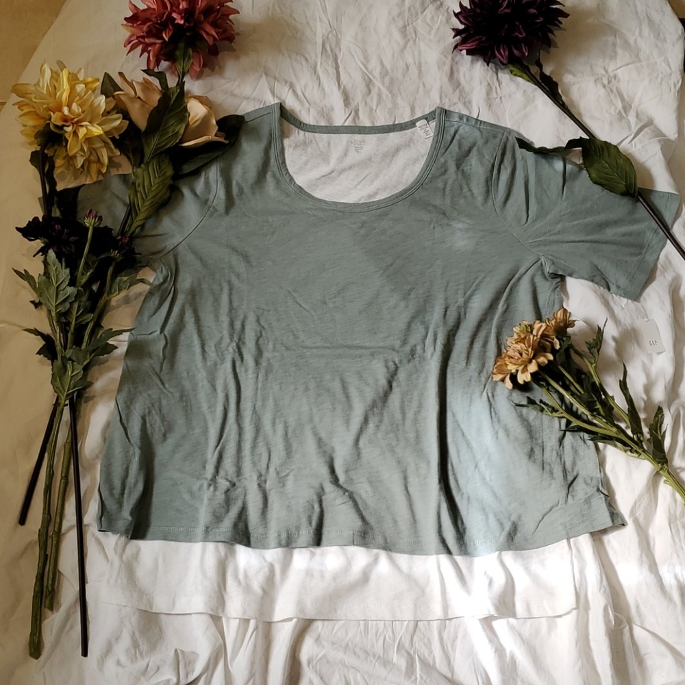 Gap Maternity nursing top NWT!